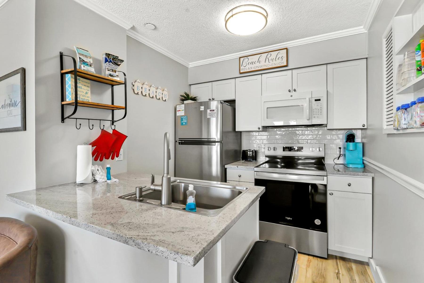 Ocean Dunes Villas #111, Beach Condo In Coligny Beach, 43 S Forest Beach Dr, Hilton Head Sc, Oceanfront Condo, Heated Pool, By Vacation Rental Hhi Hilton Head Island Kültér fotó